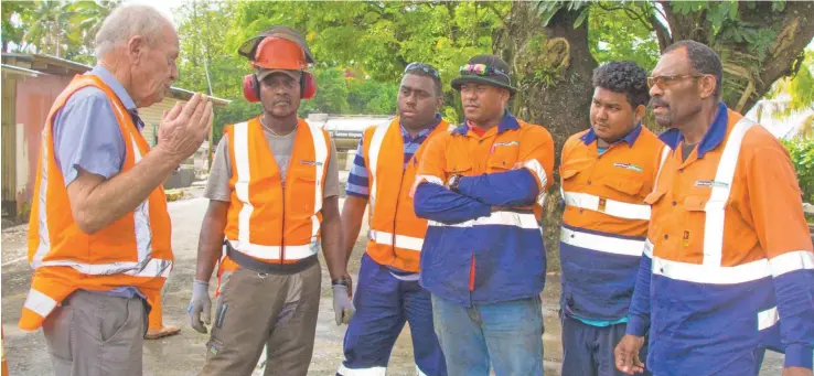  ?? Photo: Fulton Hogan Hiways ?? One of New Zealand’s top road industry trainers, Eddie Mee, explains the importance of wearing the proper Personal Protective Equipment (PPE) to the Fulton Hogan Hiways trainees.