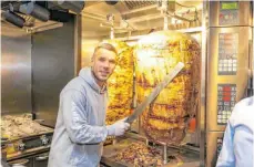  ?? FOTO: IMAGO IMAGES ?? Vielleicht auch bald im Stadion? Döner-Chef Lukas Podolski.