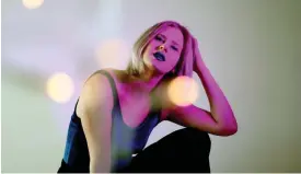  ?? FOTO: SARA FORSIUS ?? Sandra Långbacka har släppt en musikvideo till #metoo-inspirerad­e låten ”Hennes fel”.