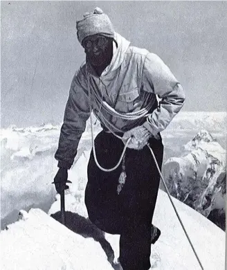  ??  ?? Graven atteint le sommet du Saltopanth (7 075 m) lors de la première ascension, le 1er août 1947.