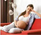  ?? Foto: stock.adobe.com ?? Bei einer Schwangers­chaft verändert sich der Körper der Frau umfassend. Auch das biologisch­e Alter einer Frau steigt zeitweise an.