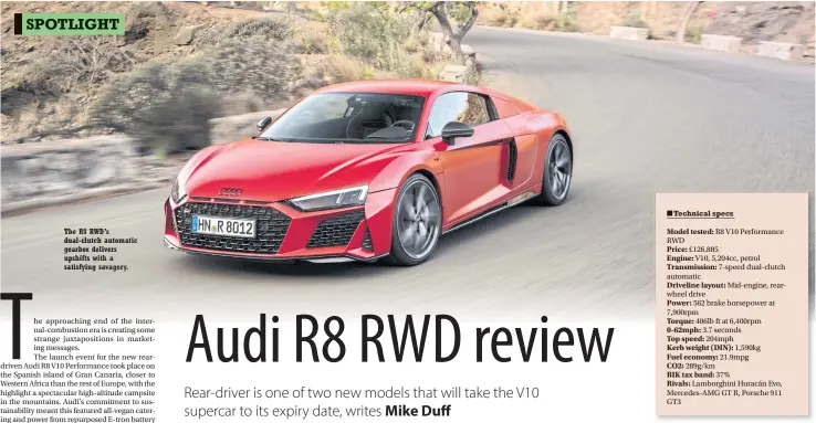  ?? ?? The R8 RWD’s dual-clutch automatic gearbox delivers upshifts with a satisfying savagery.