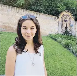  ?? FAMILIA ?? Claudia Valero se muestra sonriente en un jardín de Florencia