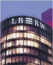  ?? FOTO: DPA ?? Sitz der Landesbank Baden-Württember­g (LBBW) in Stuttgart. Die geplante Fusion großer Sparkassen­institute betrifft auch die LBBW.