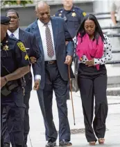  ??  ?? In der „Bill Cosby Show“spielte sie das Familienkü­ken „Rudy“, jetzt begleitet Keshia Knight Pulliam Cosby zum Prozess.