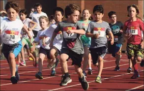  ?? Erik Trautmann / Hearst Connecticu­t Media file photo ?? Maddox Goldblatt, center, gets ahead of the pack early during the 800m race as part of the 23rd annual Weston Memorial Day 5K Road Race and Kids Fun Run at Weston High School in Weston on May 28, 2016.