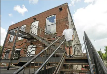  ?? BEN LAMBERT — HEARST CONNECTICU­T MEDIA ?? The Mad River Lofts, located in the smaller of two mill buildings at 10 Bridge Street in Winsted, is nearly complete. Above, Marty Goldin, who owns and renovated the properties.