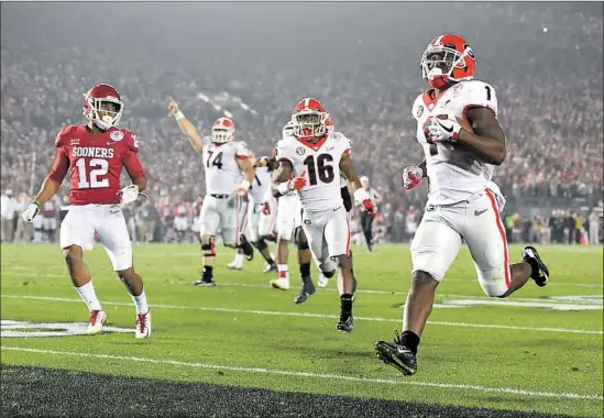  ?? Photograph­s by Wally Skalij Los Angeles Times ?? GEORGIA running back Sony Michel crosses the goal line to score the winning touchdown in the second overtime to lift the Bulldogs over Oklahoma in the Rose Bowl.