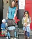  ?? Foto: Michael Weiß, BRK Friedberg ?? Beim Kinderfloh­markt des BRK Fried berg fand Emilie ihr Steckenpfe­rd, ihr kleiner Bruder einen Anhänger für den Garten.