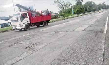 Jalan Raya Rosak Aduan Pas Dapat Perhatian