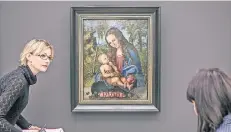  ?? FOTO: HJBA ?? Zum ersten Mal und exklusiv in Düsseldorf ausgestell­t: Cranachs „Madonna mit Kind“(links Kuratorin Inken M. Holubec).