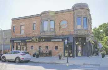  ?? ANTHONY VAZQUEZ/SUN-TIMES FILE ?? The Southport Lanes location in Lake View. It closed in September 2020.