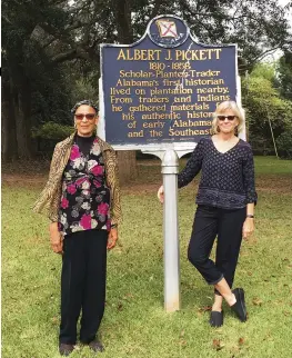  ??  ?? Karen Orozco Gutierrez, left, with the author in Autaugavil­le, Alabama, where the Cedar Grove plantation once
stood.