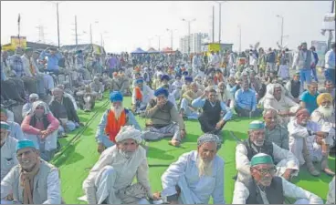  ?? SAKIB ALI /HT PHOTO ?? Farmers at the UP Gate protest site on Thursday.