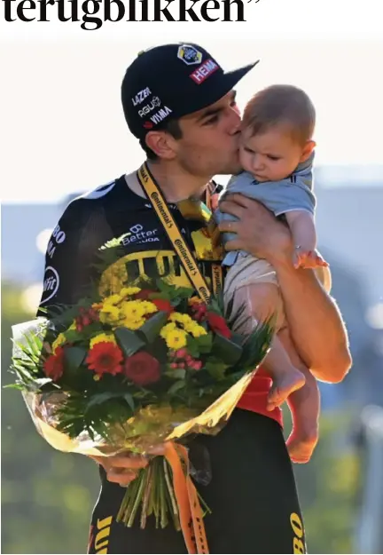  ?? FOTO BELGA ?? Wout van Aert met zoontje Georges: “Een beeld om nooit te vergeten”, zegt Wouts moeder Yvonne.