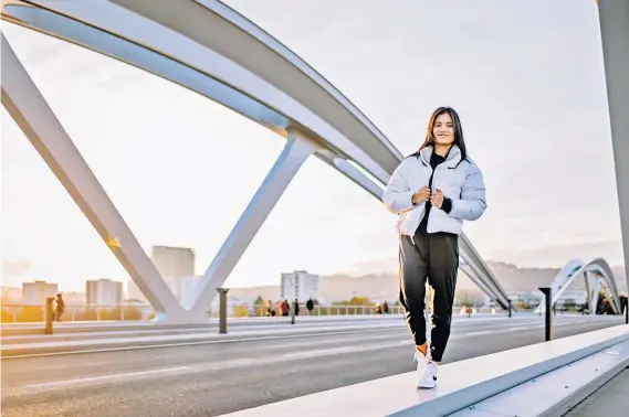  ?? ?? Under wraps: Emma Raducanu takes a stroll in Linz, Austria, where tomorrow she is due to play the opening match of her final European tournament of the year; Andy Murray (below left)