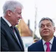  ?? FOTO: REUTERS ?? CSU-Chef Horst Seehofer und Ungarns Ministerpr­äsident Viktor Orbán gestern in Seeon.