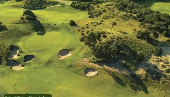  ??  ?? The Legends’ 11th is one of the best short fours on the Peninsula (above); Sand lines the approach to the 17th green on the Legends Course.