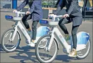  ?? Robert Miller ?? Two riders on e-bikes in Manhattan.