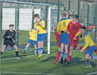  ?? 25_09u16pupil­s01 ?? Pupils final attack on the Dunoon goal.