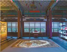  ??  ?? Lim Soo-sik’s “Chaekgado3­89,” left, and Kang Ai-ran’s “Luminous Days of Korean Empire” on view at Deokhongje­on