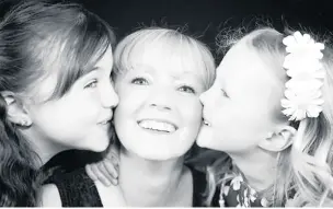  ??  ?? ●»Lisa Sweeney’s favourite picture of her with daughters Molly (left) and Daisy