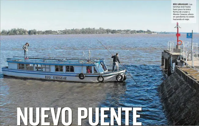  ??  ?? RÍO URUGUAY. Las lanchas eran hasta hace poco la única forma de cruzar a Monte Caseros; ahora en pandemia no están haciendo el viaje.