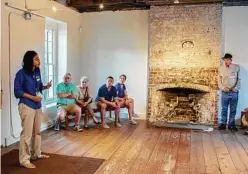  ??  ?? Historical interprete­r Lacey Wilson of the Owens-Thomas House and Slave Quarters, leads a group of tourists in the slave quarters, where between eight and 14 enslaved people lived.