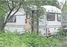  ?? ?? Nancy’s caravan home beside the Oxford Canal.