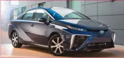  ??  ?? La Toyota Mirai est la voiture électrique écologique par excellence puisqu’elle produit ce qu’elle consomme et donc ne stocke rien ou presque rien dans des batteries.