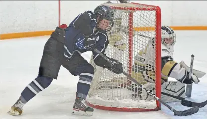  ?? STEVEN MAH/SOUTHWEST BOOSTER ?? Jerzey Watteyne (left) was named to the SFU18AAAHL First All-star Team.