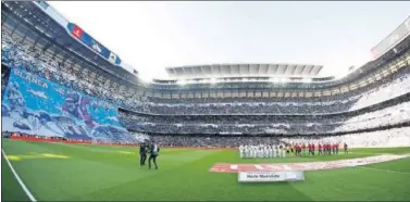  ??  ?? El Santiago Bernabéu, el día del Clásico de esta temporada entre el Real Madrid y el Barcelona.