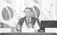  ?? — Gambar AFP ?? DISYAKI: Gambar serahan Pejabat Presiden Brazil menunjukka­n Bolsonaro tersenyum semasa sidang kemuncak pertama Mercosur yang diadakan secara sidang video dari Brasilia, 2 Julai lalu.