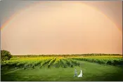  ?? JENNIFER BACH PHOTOGRAPH­Y ?? A Saltwater Farm Vineyard wedding