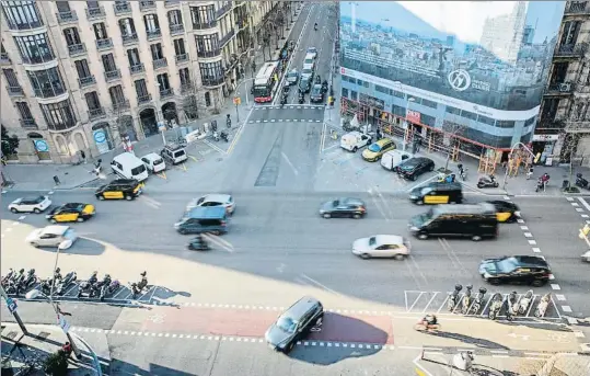  ?? MANÉ ESPINOSA ?? La intersecci­ón de las calles Aragó y Balmes es el lugar de la ciudad donde más accidentes hubo en el 2020