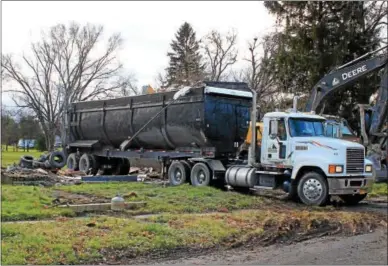  ?? CHARLES PRITCHARD — ONEIDA DAILY DISPATCH ?? Tractor trailers haul debris to the Madison County Landfill on Nov. 272017.