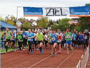  ?? Fotos: Brigitte Glas ?? 58 Läufer gingen beim Hauptlauf auf die 7,8 Kilometer Strecke.