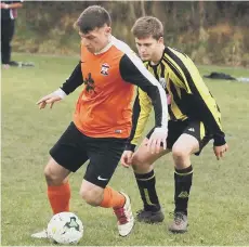  ??  ?? Paul Mills, who was later sent off, is harassed by Scalby’s Matty Bourne