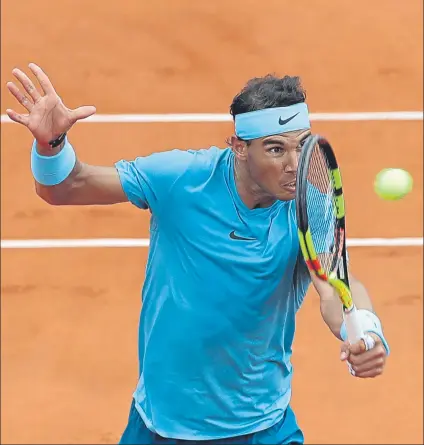  ?? FOTO: AP ?? Rafa Nadal, a por el triunfo 800 profesiona­l hoy ante Maximilian Marterer en la pista central de Roland Garros