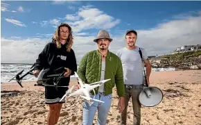  ?? FAIRFAX ?? ‘‘A potential attack that we saved’’: Carl Ellis, left, Josh Marx, centre, and Jason Iggleden from Drone Shark at Tamarama Beach.