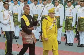  ?? ASRI
PIC BY FATHIL ?? Regent of Kelantan Dr Tengku Muhammad Faiz Petra inspecting the guard of honour in conjunctio­n with Sultan of Kelantan Sultan Muhammad V’s 48th birthday in Kota Baru yesterday.