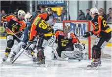  ?? ARCHIVFOTO: CF ?? Zum achten Gruppenspi­el der Eishockey-Qualifikat­ionsrunde gastiert der TSV Peißenberg am Sonntagabe­nd in Lindau.