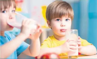  ??  ?? Le « maire Gendron » demande à Québec le retour d’un programme universel de consommati­on quotidienn­e de produits laitiers dans toutes les écoles primaires et secondaire­s.
