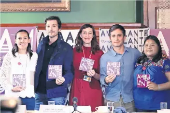  ??  ?? Diego Luna y Gael García ofrecieron conferenci­a para hablar de Ambulante.