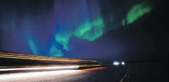  ?? BILL BRADEN/THE CANADIAN PRESS ?? Several curated experience­s are available for aurora hunters in Yellowknif­e. Tour operators will take visitors to locations that they expect will offer the best view of the northern lights.