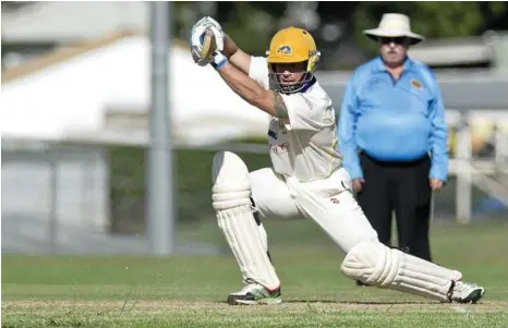  ?? PHOTO: KEVIN FARMER ?? ALL ROUNDER: Northern Brothers Diggers Josh Barrett shows promise with the bat and ball in the first round of the two-day competitio­n.