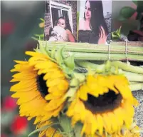  ?? RICHARD LAUTENS/TORONTO STAR ?? Photos of 18-year-old victim Reese Fallon at the growing memorial in Alexander the Great Parkette on Danforth Ave.