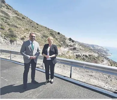  ?? DIPGRA ?? El presidente de la Diputación de Granada y la alcaldesa de Sorvilán visitan la carretera Sorvilán-Los Yesos.