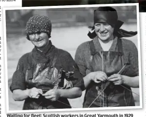  ??  ?? Waiting for fleet: Scottish workers in Great Yarmouth in 1929