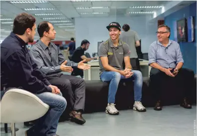  ??  ?? Mesa redonda na TV Estadão: especialis­tas discutem a tecnologia aplicada na F1